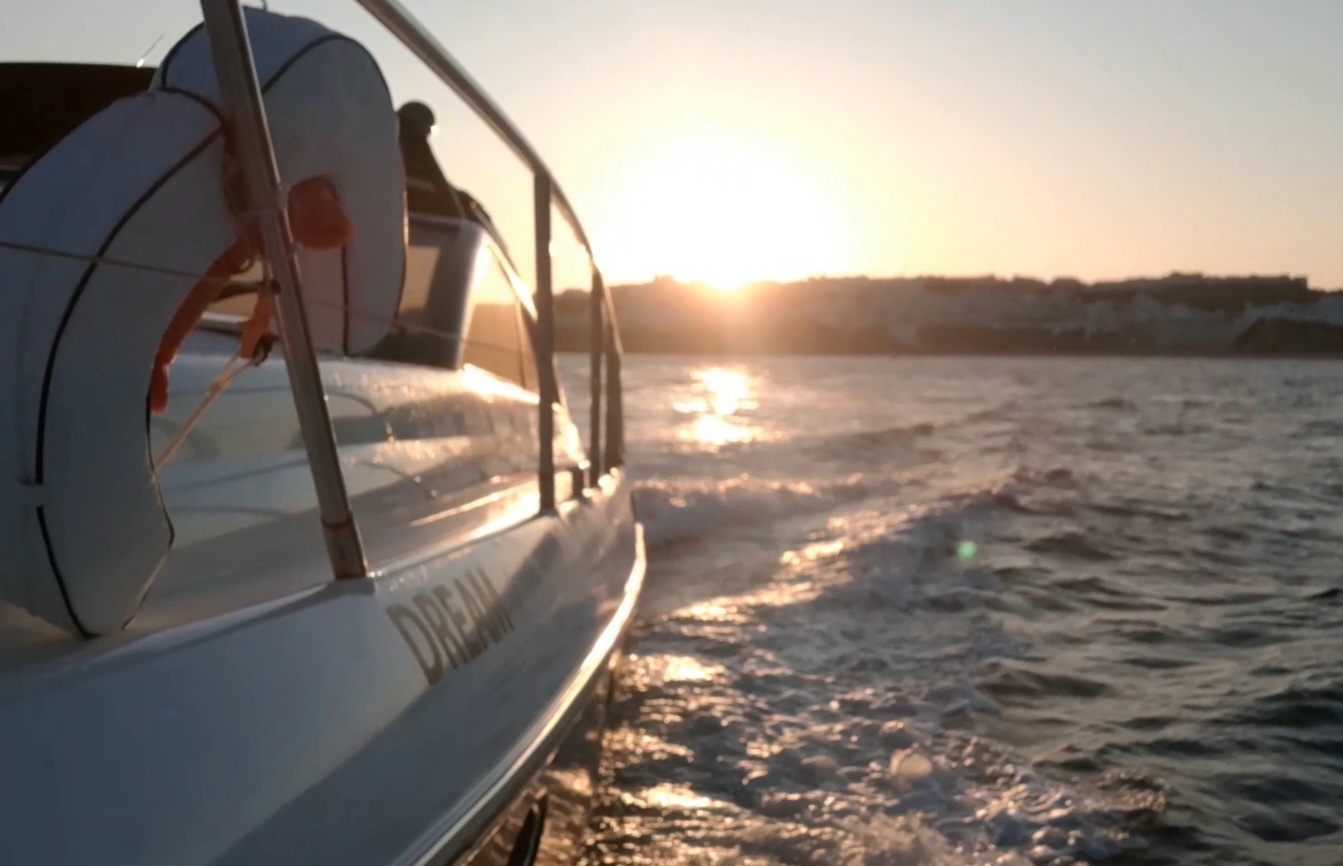 Building Confidence on the Algarve Coast: Learning with a Local Skipper