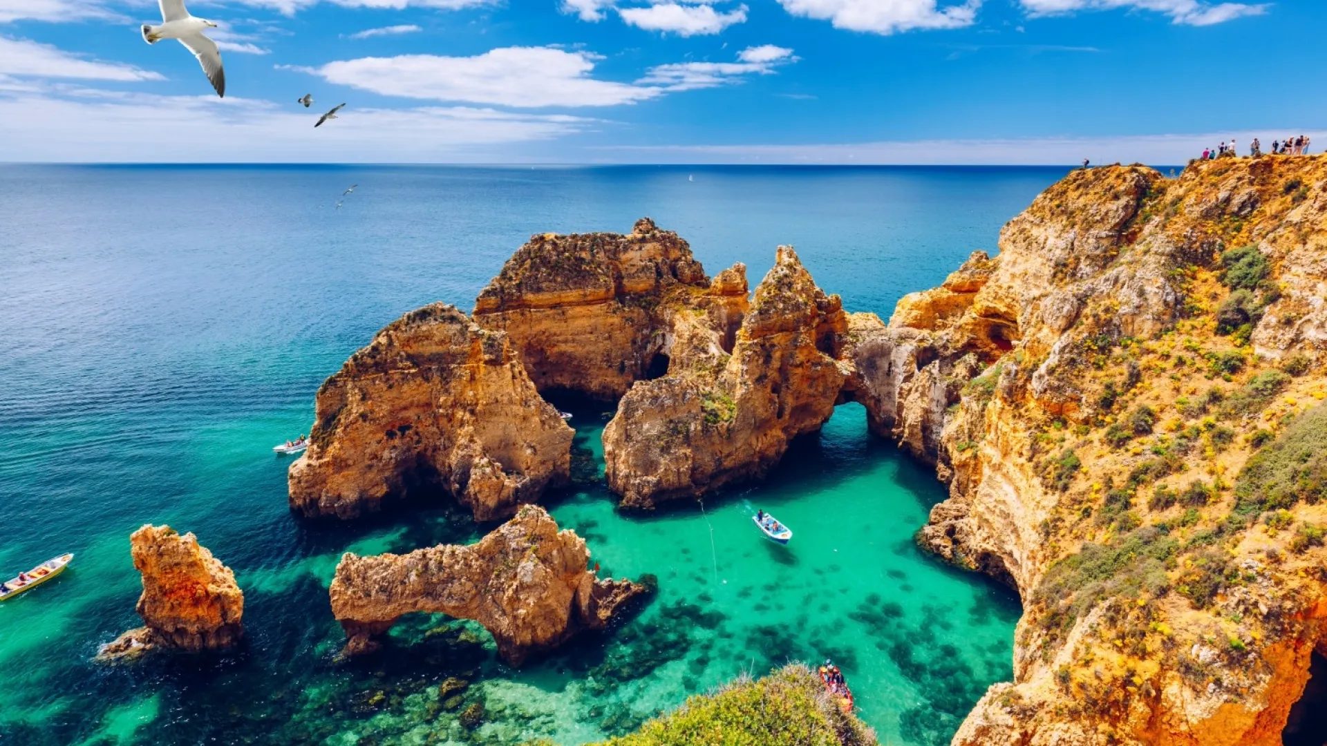 Exploring the Algarve Coast by Boat: What Makes It Unique